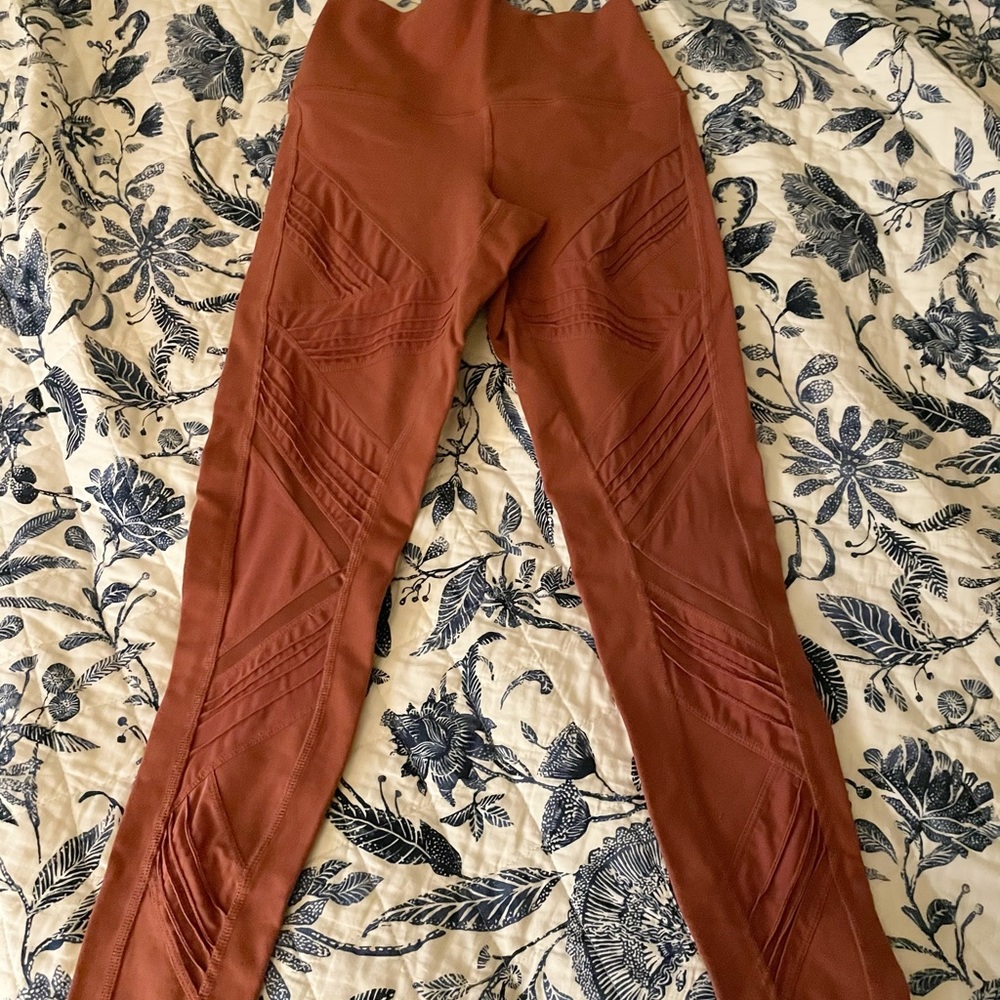 COPY - ALO Yoga Pants high rise
